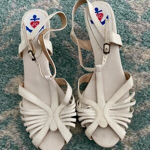 Vintage urban outfitters kitten heels.